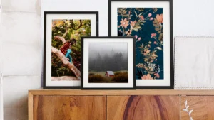How Do Framed Prints Balance Minimalism and Cosiness in Winter Decor?