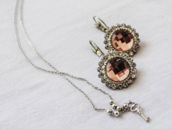 Shimmering Brilliance: The Allure of Cluster Earrings