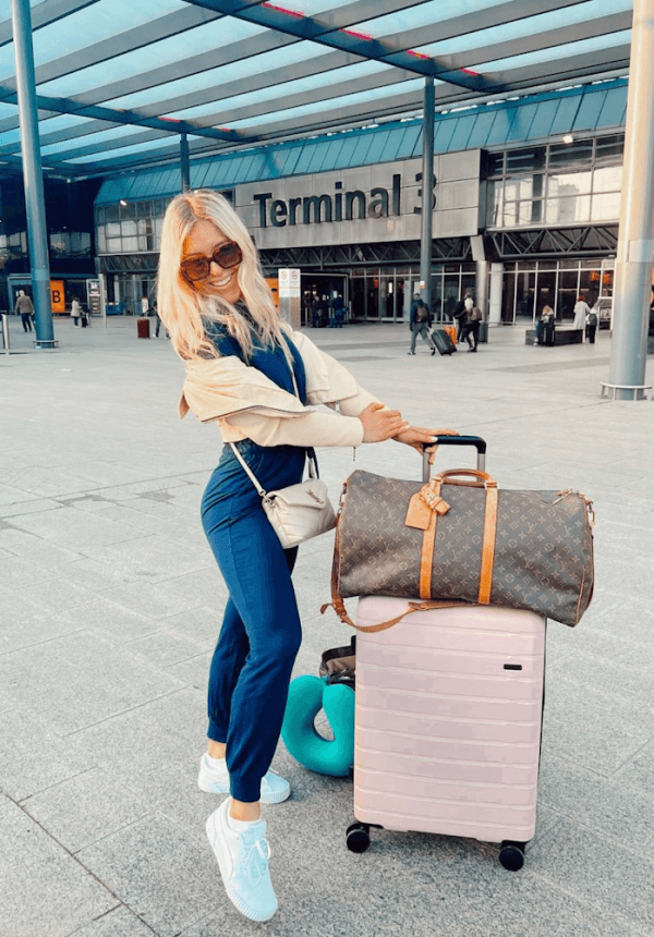 How to Dress for the Airport: Expert Commentary from a Stylist