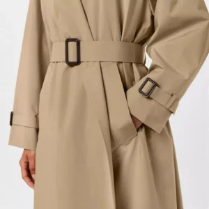 A Layer that Stays Out of the Way: Trench Coats in Everyday Winter Dressing