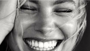 A Cosmetic Dentist’s 8 Top Tips for Whiter Teeth
