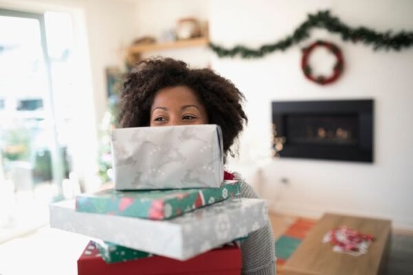 How to Shop for Gifts Online Without Breaking the Bank