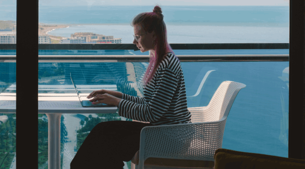 Why Travellers Are Turning Airport Waits into Mini-Holidays