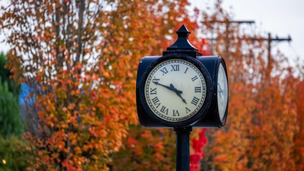 Clocks Go Back This Weekend – But Workplace Experts Say the Real Productivity Loss Starts Monday Morning