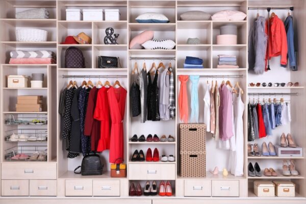 The 7 Things Organisation Experts do to De-Clutter their Wardrobes