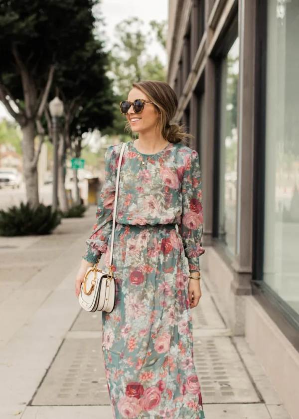 How to style crossbody bags  15 Ways To Wear Crossbodybags