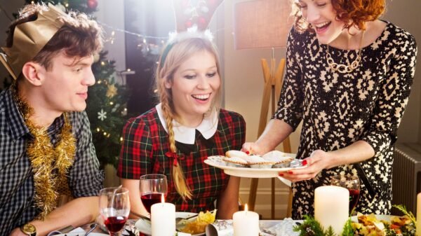 I’m an Etiquette Expert and This is How You Should Act at Christmas Dinner
