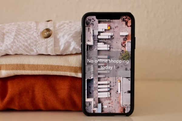 How to Resist Shopping for New Clothes Online